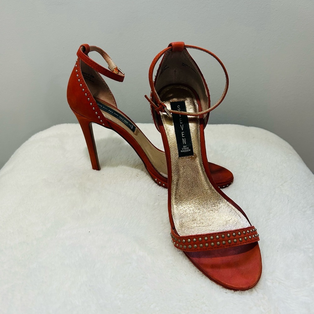 Beautiful Steven Madden heels shoes, size 7, orange, heel 5”